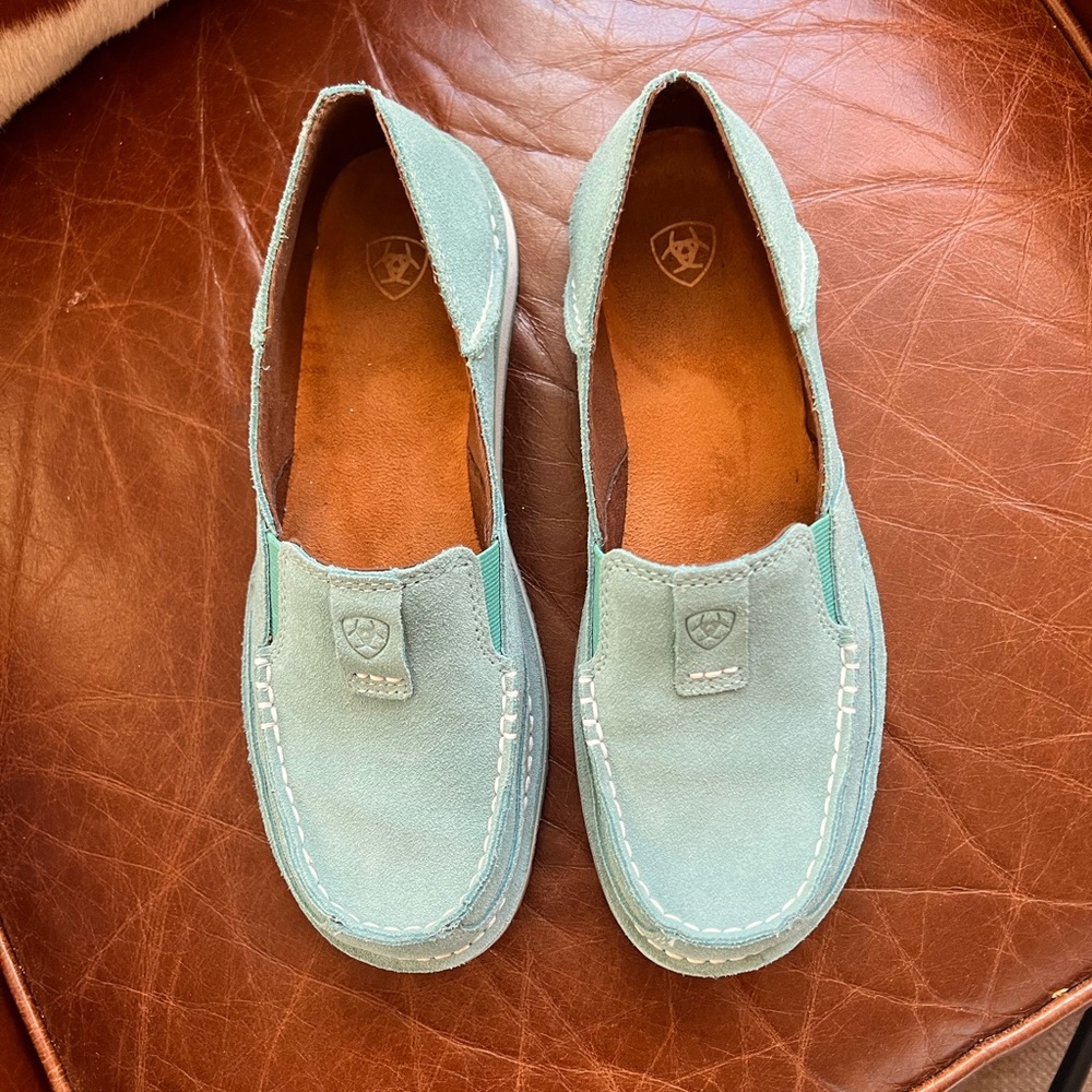 Ariat cruisers turquoise color 7.5